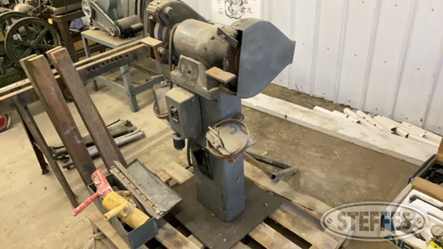 Bench Grinder on Stand